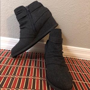Woman maurices shoes size 10